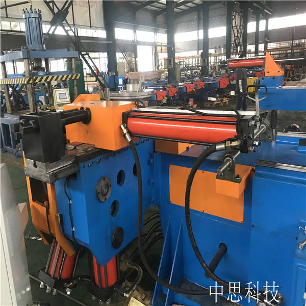 全自動(dòng)彎管機(jī)主要是看它的零件部分的組裝